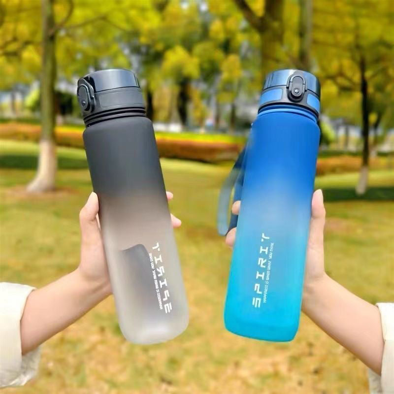 Sport-Trinkflasche für Jungen 2025 – Neue Sommer-Wasserflasche – Tragbare, hitzebeständige Fitnessflasche mit großem Fassungsvermögen