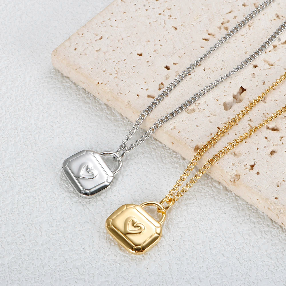 Herzförmige Anhänger-Halskette aus Edelstahl – Wasserfester Metallschmuck für Damen