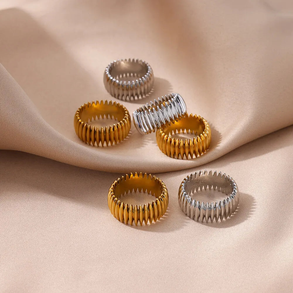 Gothic Streifen-Ring Edelstahl Gold – Vintage Paar-Ring für Damen