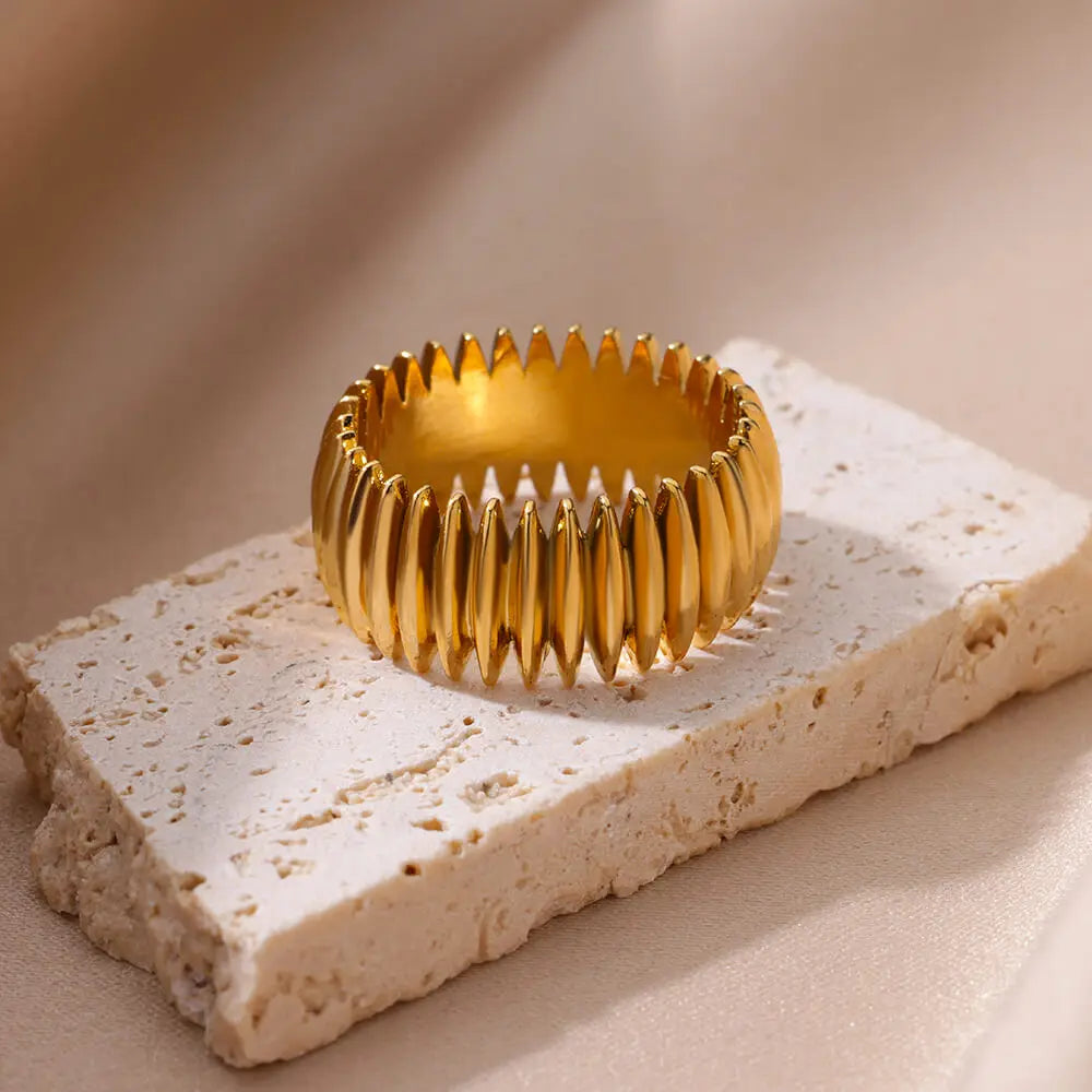 Gothic Streifen-Ring Edelstahl Gold – Vintage Paar-Ring für Damen